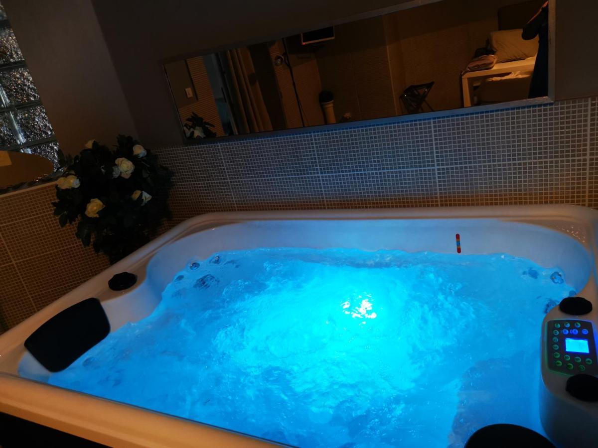 Suite Jacuzzi Au Calme Domont Exterior foto